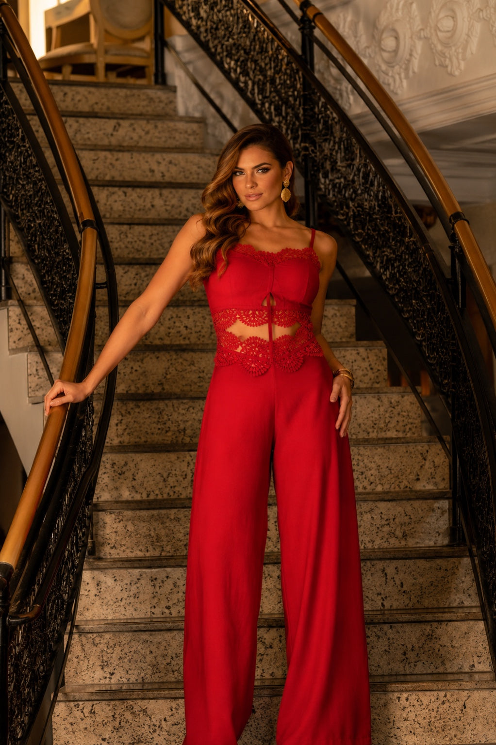 Macacão vermelho com renda - Coming Soon